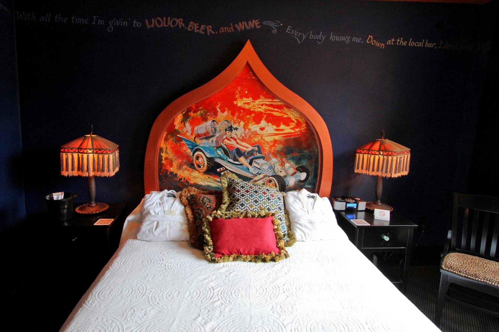 Mcmenamins Crystal Hotel 3*
